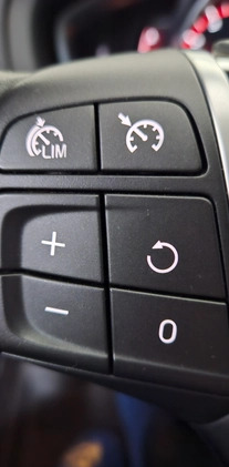 Volvo V40 cena 72500 przebieg: 62300, rok produkcji 2016 z Kraków małe 137